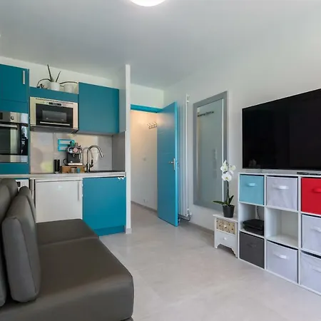 Apartment Beautiful Near Sea