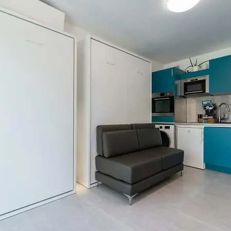 Apartment Beautiful Near Sea